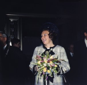 Koningin Juliana , ZKH Prins Bernhard en HKH Pr. Beatrix bij opening Nederlandse, Bestanddeelnr 254-8100