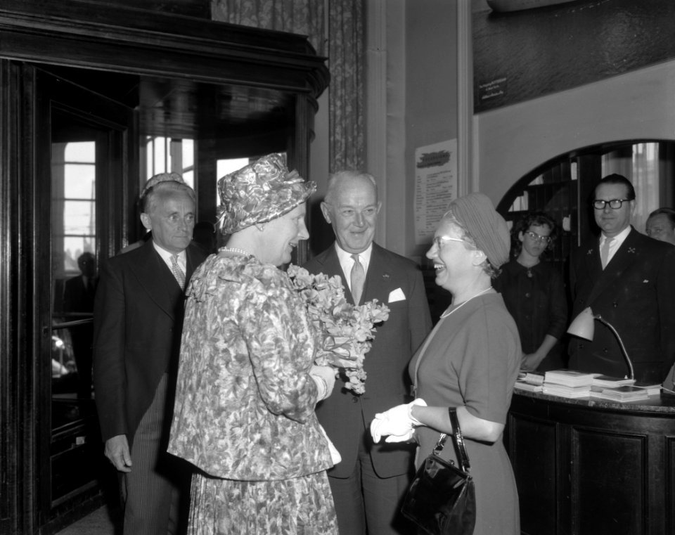 Koningin Juliana aanwezig bij vijftig jarig bestaan Vereniging van Nederlandse G, Bestanddeelnr 914-0008