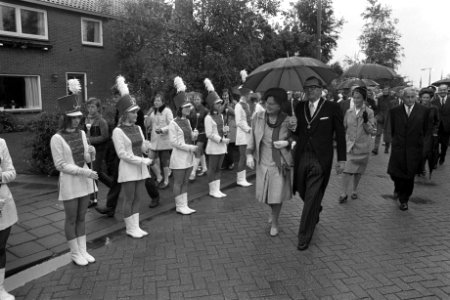 Koningin Juliana bezoekt de gemeenten Rhoon, Poortugaal en Maassluis ( Zuid Holl, Bestanddeelnr 924-9701