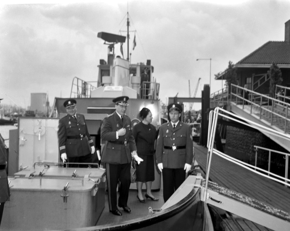 Koningin Juliana bezoekt de gemeentepolitie van Rotterdam, Bestanddeelnr 913-7525