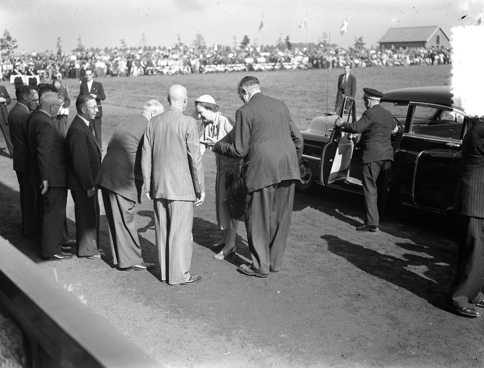 Koningin Juliana bezoekt Den Bosch, Bestanddeelnr 904-7511