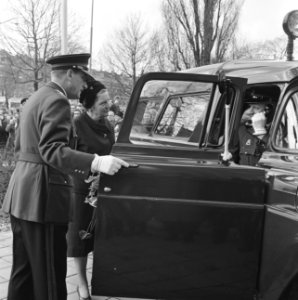 Koningin Juliana bezoekt de Rotterdamse politie, Bestanddeelnr 913-7633