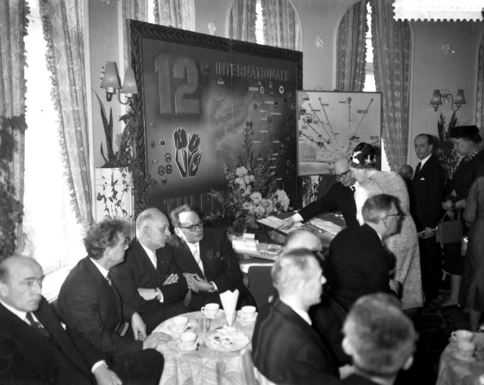 Koningin Juliana bezoekt de bloembollenstreek, Bestanddeelnr 912-0964