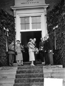 Koningin Juliana bezoekt de Noord Veluwe (Ermelo en Harderwijk), Bestanddeelnr 906-5170