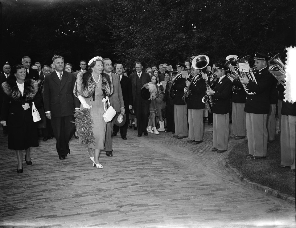 Koningin Juliana bezoekt Arnhem, Bestanddeelnr 905-9311