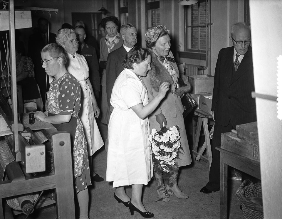 Koningin Juliana bezoekt de Noord Veluwe (Ermelo en Harderwijk), Bestanddeelnr 906-5175
