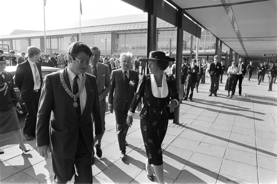 Kon. Beatrix en Prins Claus wonen opening bij van jaarvergadering Aziatisch Were, Bestanddeelnr 932-9432