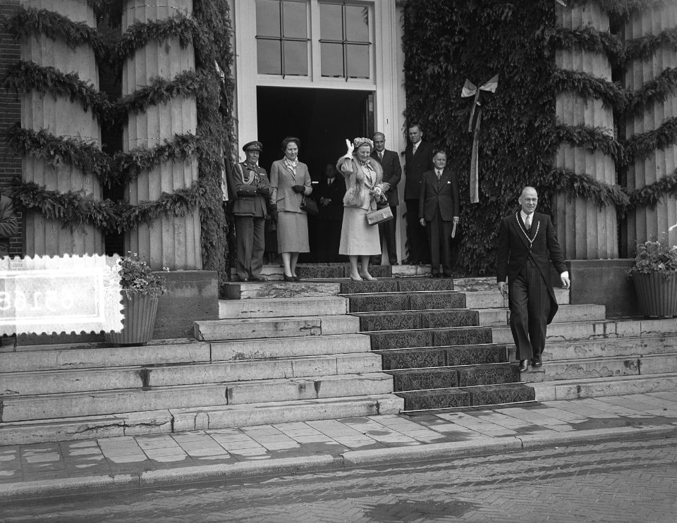 Koningin Juliana bezoekt de Noord Veluwe (Ermelo en Harderwijk), Bestanddeelnr 906-5168