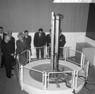 Koningin bij Werken met Atomen, Bestanddeelnr 918-9277