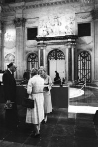 Koningin Juliana , Beatrix en Claus openen tentoonstelling Beelden te kijk in , Bestanddeelnr 929-2252