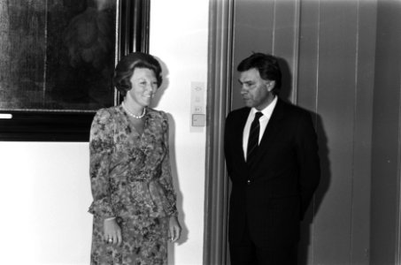 Koningin Beatrix ontvangt Spaanse premier Felipe Gonzalez, Bestanddeelnr 933-3602
