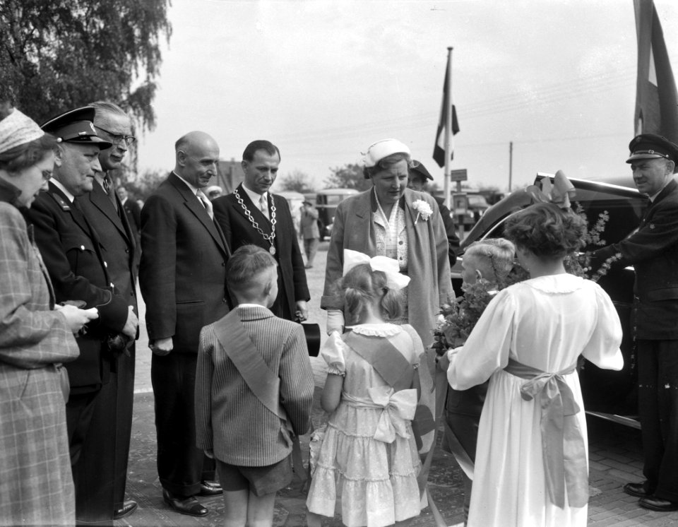 Koningin bezoekt Limburg (Mook en Middelaar), Bestanddeelnr 907-7592