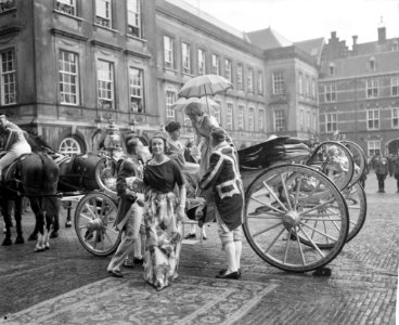 Koningin Juliana , de gewone zitting van de Staten Generaal geopend, v.l.n.r. pr, Bestanddeelnr 914-3220