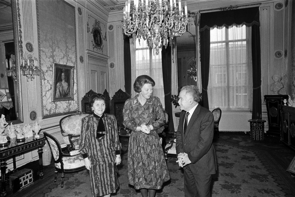 Koningin Beatrix ontvangt premier Shamir en echtgenote, Bestanddeelnr 932-8771