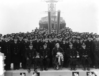 Koningin Juliana aanwezig bij het indienststellen van de kruiser Hr. Ms. De Ruy, Bestanddeelnr 906-1159