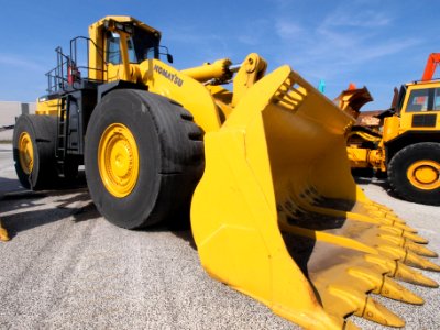 Komatsu WA800 p3