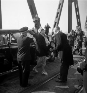 Koningin Juliana arriveert te ..., Bestanddeelnr 904-5385