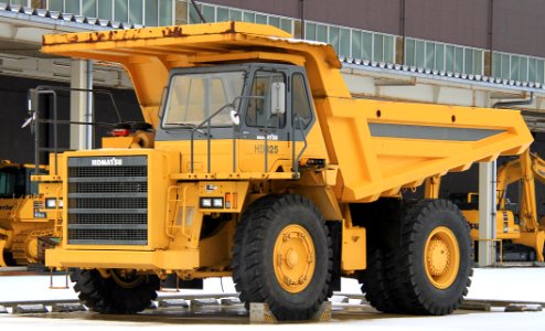 Komatsu HD325 photo