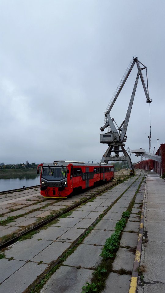 Komarno port train3