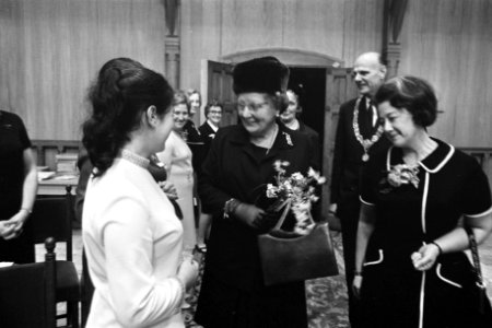 Koningin Juliana aanwezig bij Congres Nederlandse Vrouwen Comite in Ridderzaal D, Bestanddeelnr 922-9492
