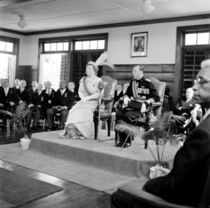 Koningin en prins tijdens de vergadering van de Staten van Suriname, Bestanddeelnr 252-4259