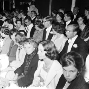 Koningin en prinsessen bij galavoorstelling De waarachtige historie van dokter , Bestanddeelnr 911-3516