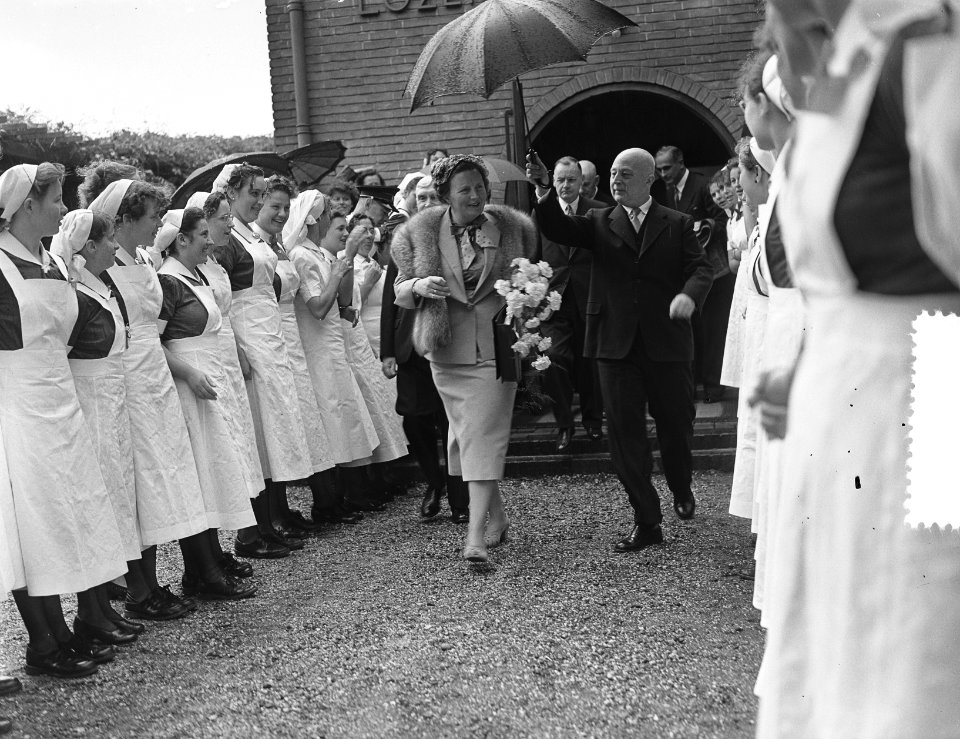 Koningin Juliana bezoekt de Noord Veluwe (Ermelo en Harderwijk), Bestanddeelnr 906-5163