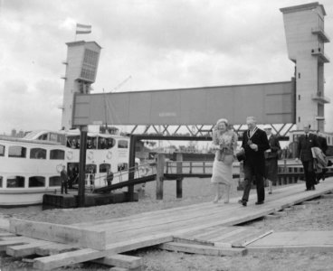 Koningin Juliana bezoekt de stormvloedkering te Krimpen aan den IJssel, Bestanddeelnr 909-5868