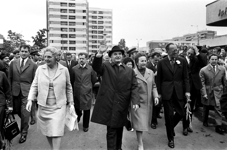 Koningin Juliana, prins Bernhard, president Ceausescu en zijn echtgenote bezoeke, Bestanddeelnr 927-9865