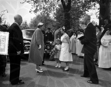 Koningin Juliana bezoekt de Landbouw Huishoudschool in Reuver, Bestanddeelnr 907-7598