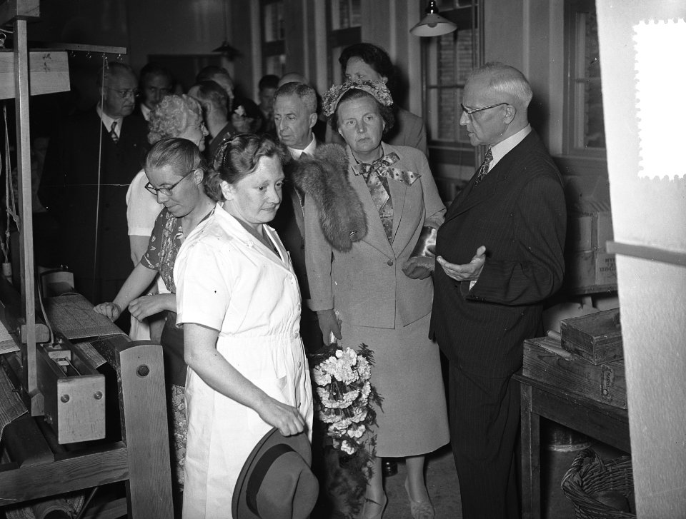 Koningin Juliana bezoekt de Noord Veluwe (Ermelo en Harderwijk), Bestanddeelnr 906-5169