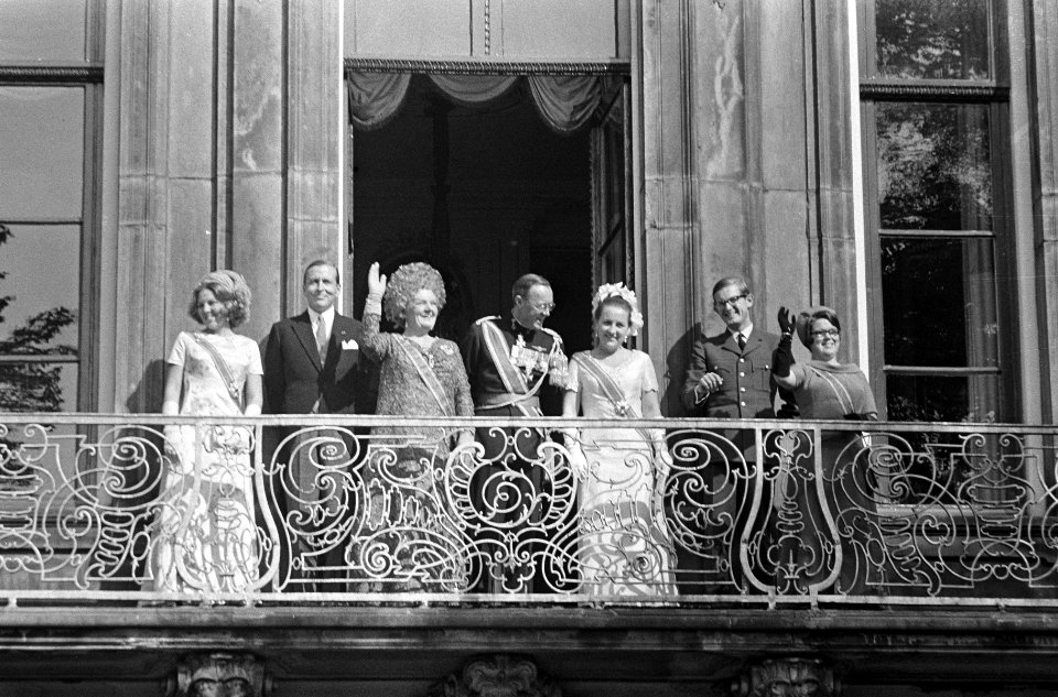 Koningin Juliana, prins Bernhard, de prinsessen Beatrix, Margriet en Christina, , Bestanddeelnr 919-5785