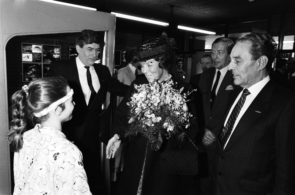 Kon. Beatrix en Prins Claus wonen Nationale viering Bevrijding 1985 in Rotterd, Bestanddeelnr 933-3159