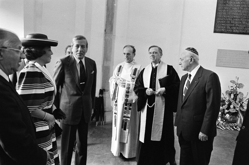 Kon. Beatrix en Prins Claus wonen Nationale viering Bevrijding 1985 in Rotterd, Bestanddeelnr 933-3158