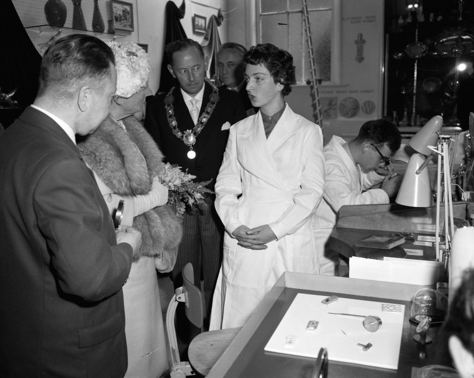 Koningin Juliana bezoekt de stormvloedkering te Krimpen aan den IJssel, Bestanddeelnr 909-5874
