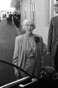 Kon. moeder Elisabeth van Belgie vertrekt naar Peking, Bestanddeelnr 912-9578