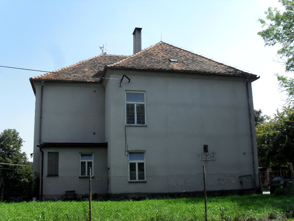 KOMUŠÍN - knihovna