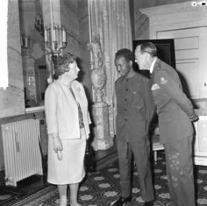 Koningin Juliana, president Nyerere en prins Bernhard op paleis Soestdijk, Bestanddeelnr 917-6726