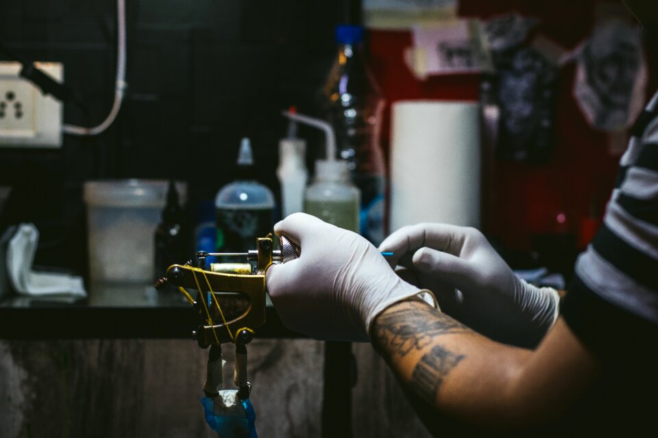 Tattooist tattooing machine