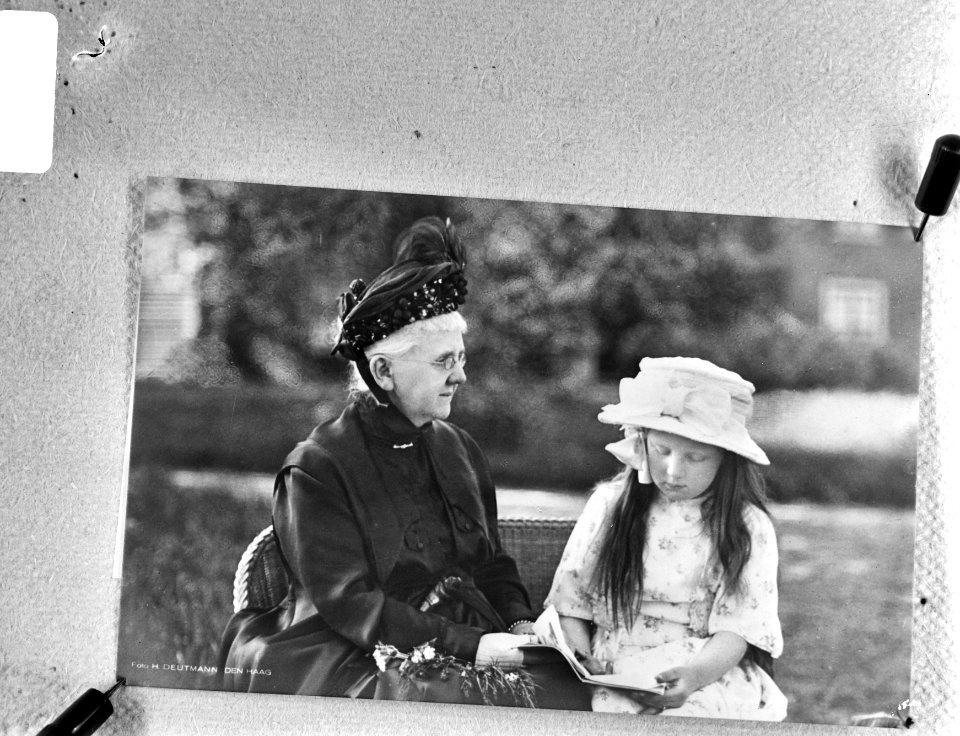 Koningin Emma met Prinses Juliana, Bestanddeelnr 927-6974