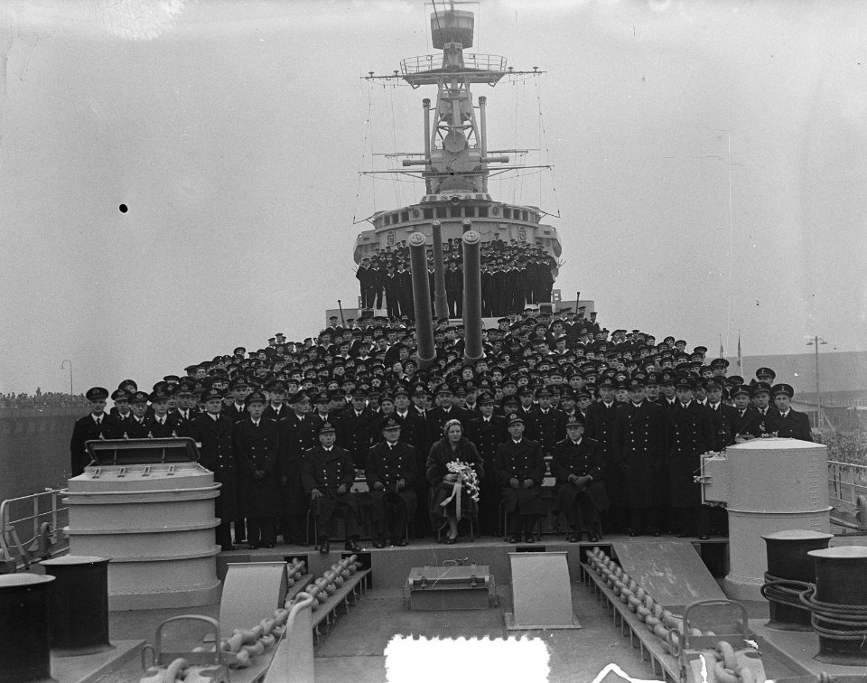 Koningin Juliana aanwezig bij het indienststellen van de kruiser Hr. Ms. De Ruy, Bestanddeelnr 906-1155