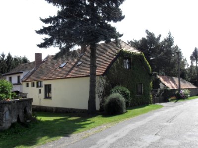 KOMUŠÍN - dům J
