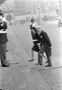 Koningin Juliana en Prins Bernhard geven Nieuwjaarsreceptie in Paleis op de Dam , Bestanddeelnr 922-0244