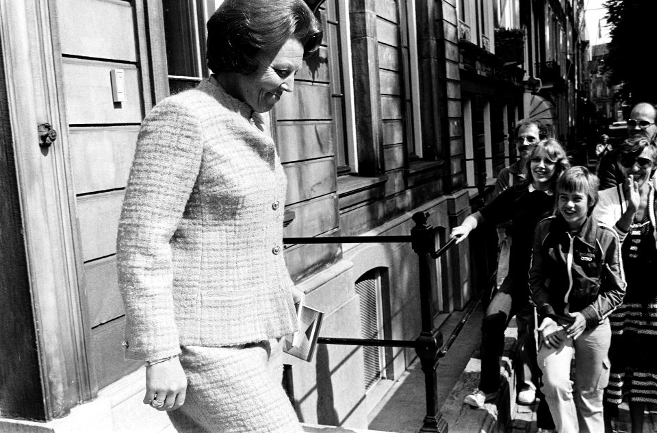 Koningin Beatrix ontving op Paleis Lange Voorhout de voorzitter van de kleine pa, Bestanddeelnr 931-5195