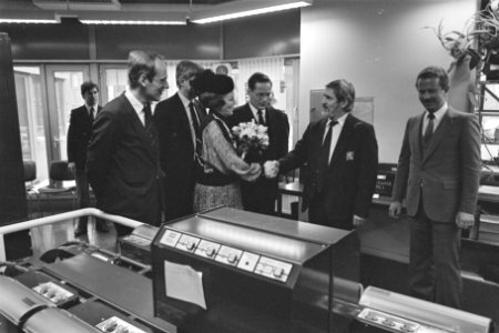 Koningin Beatrix opent het nieuwe Ministerie van O&W in Zoetermeer, Bestanddeelnr 933-2020