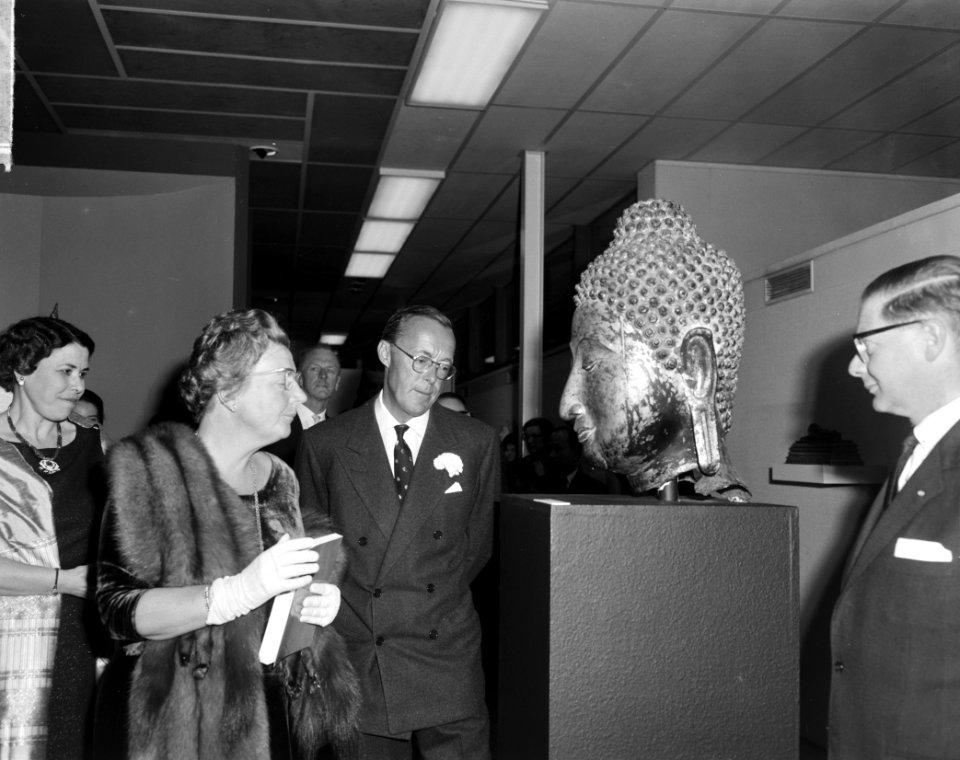 Koningin Juliana en prins Bernhard opening bijgewoond van de tentoonstelling Ku, Bestanddeelnr 915-6905