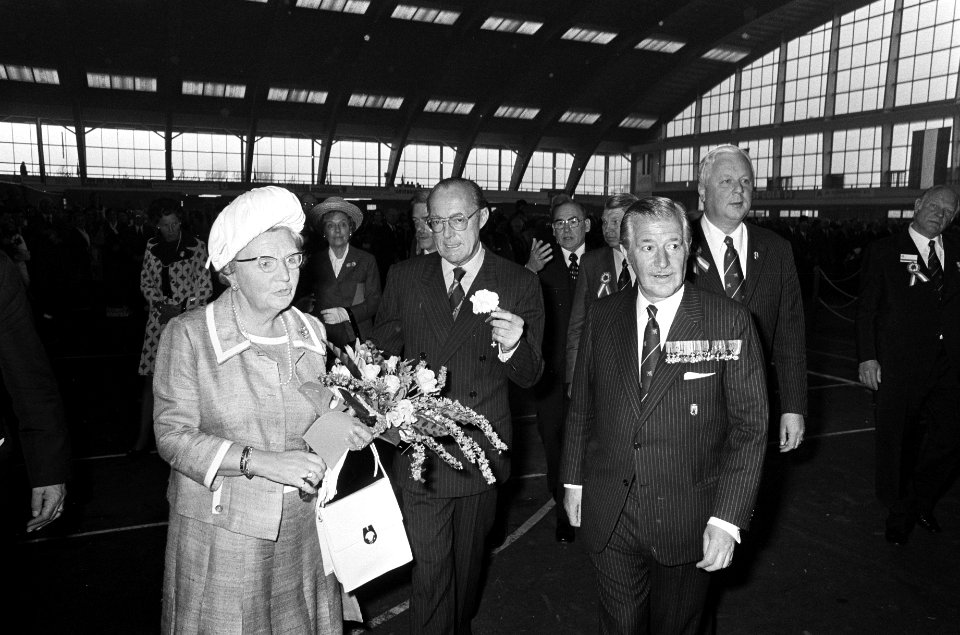 Koningin Juliana, prins Bernhard en Van Lanschot, president van de BNMO, Bestanddeelnr 927-9177