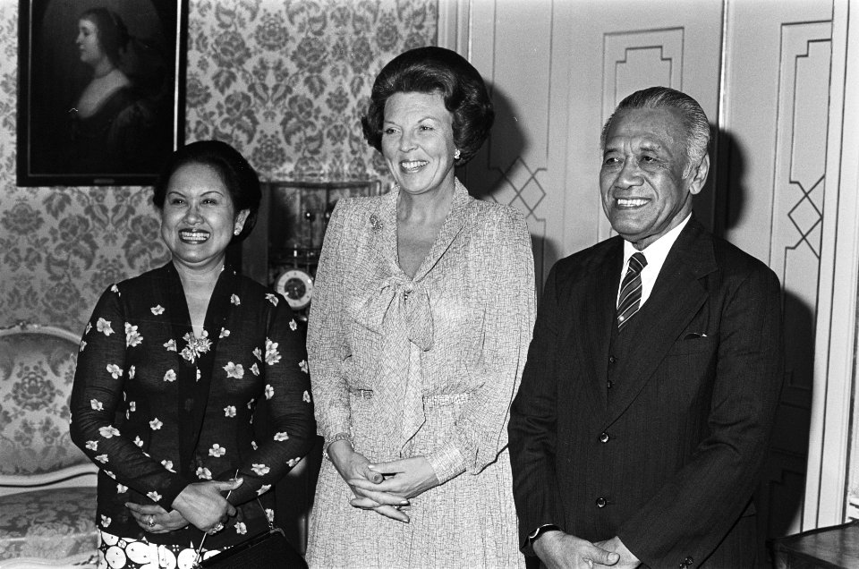 Koningin Beatrix ontvangt de Sultan van Djokja, Hamengko Buwono in Paleis Huis t, Bestanddeelnr 933-1296