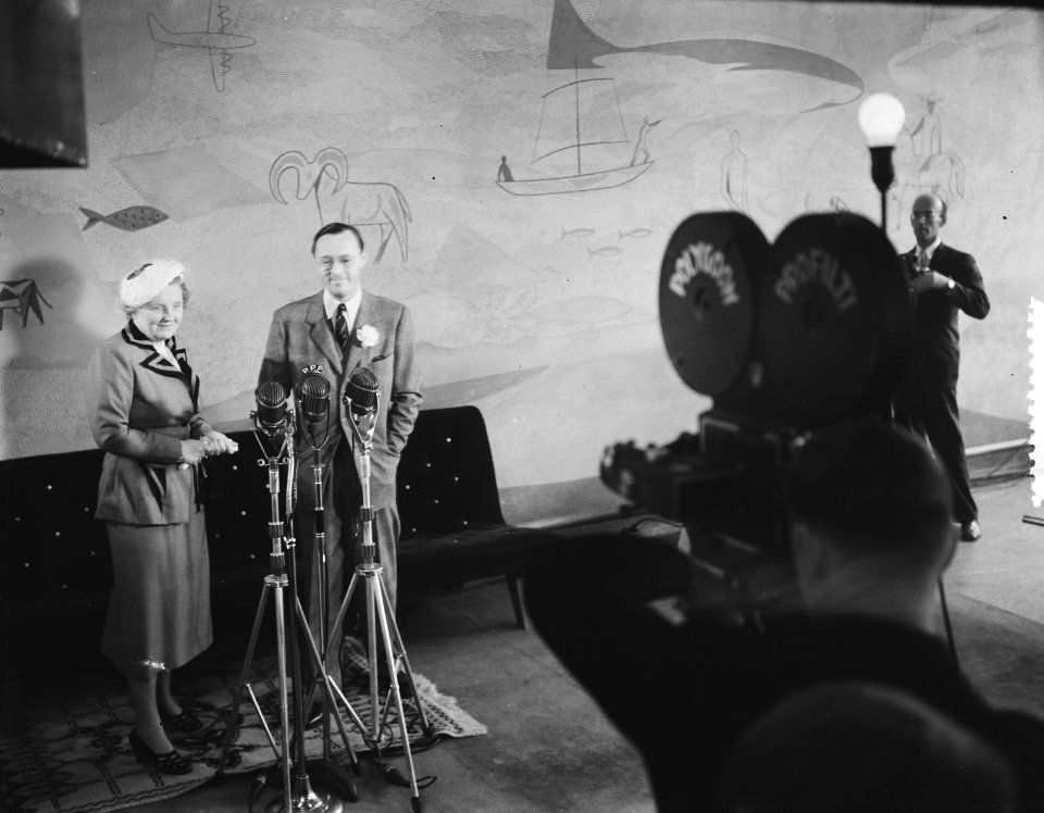 Koningin Juiana en prins Bernhard voor staatsbezoek naar Amerika. Televisie- en , Bestanddeelnr 905-0308