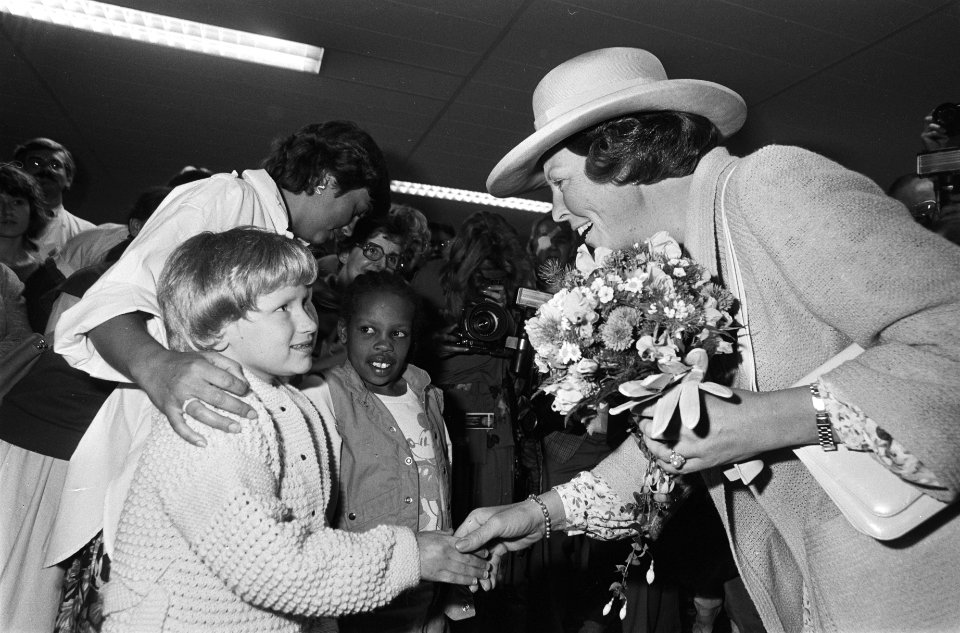 Koningin Beatrix opent Academisch Medisch Centrum in Amsterdam officieel Hare M, Bestanddeelnr 932-9978
